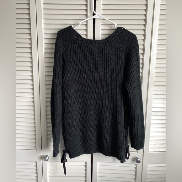 John + Jenn Cherie V-Neck Sweater Lace Up Sides Medium Black Knit Sweater - Picture 2 of 8